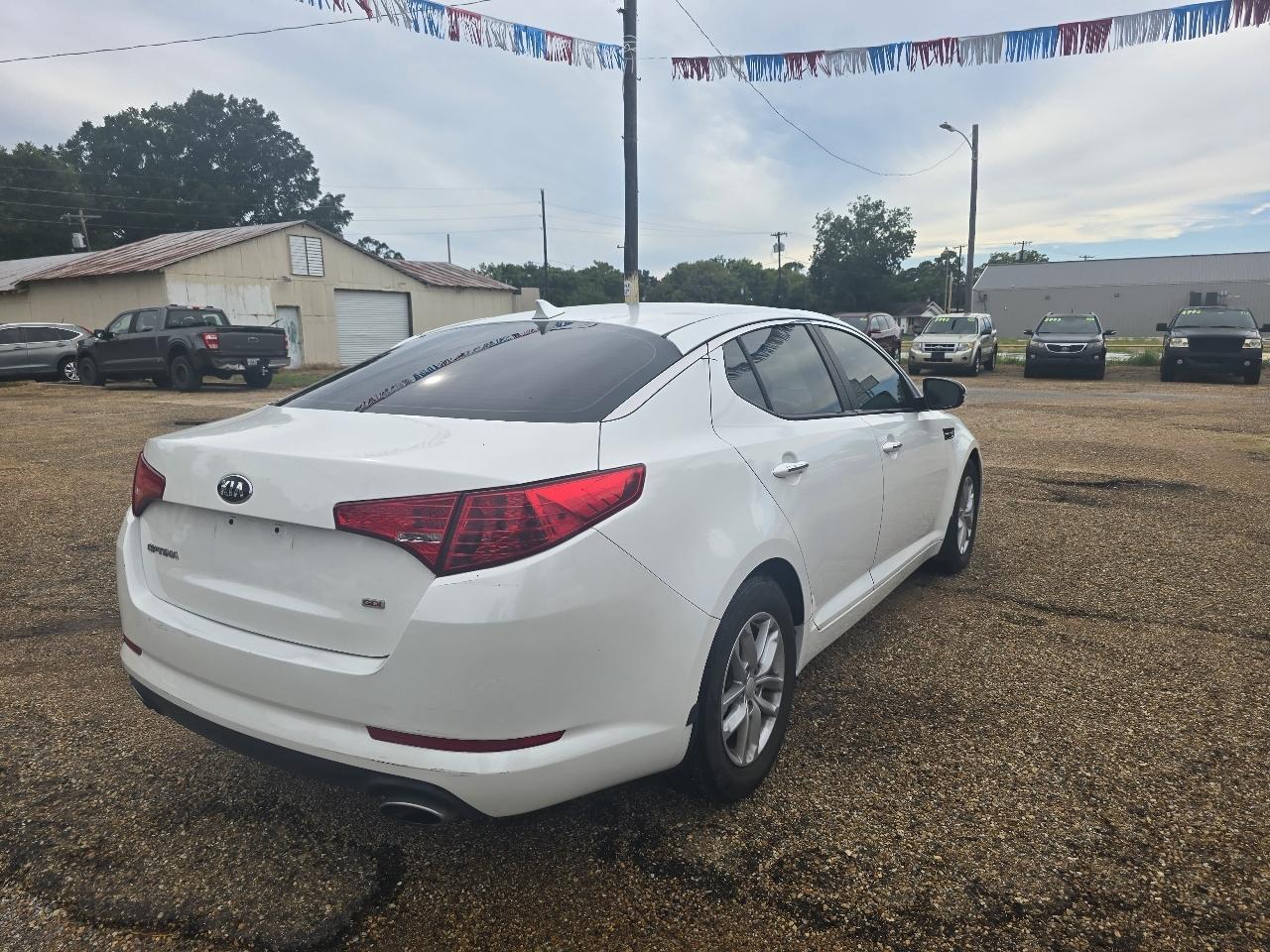 Kia Optima LX MT 2013