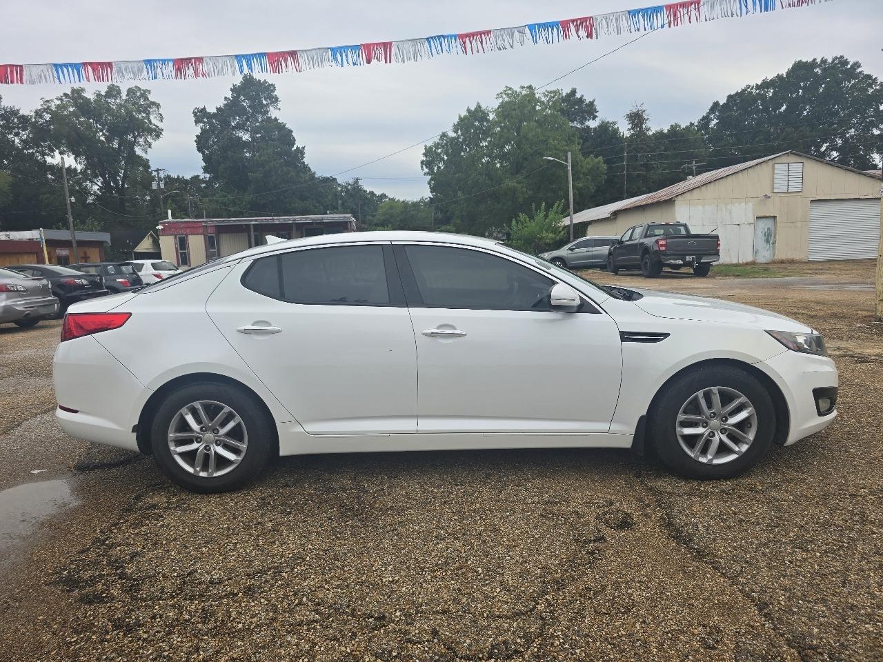 Kia Optima LX MT 2013