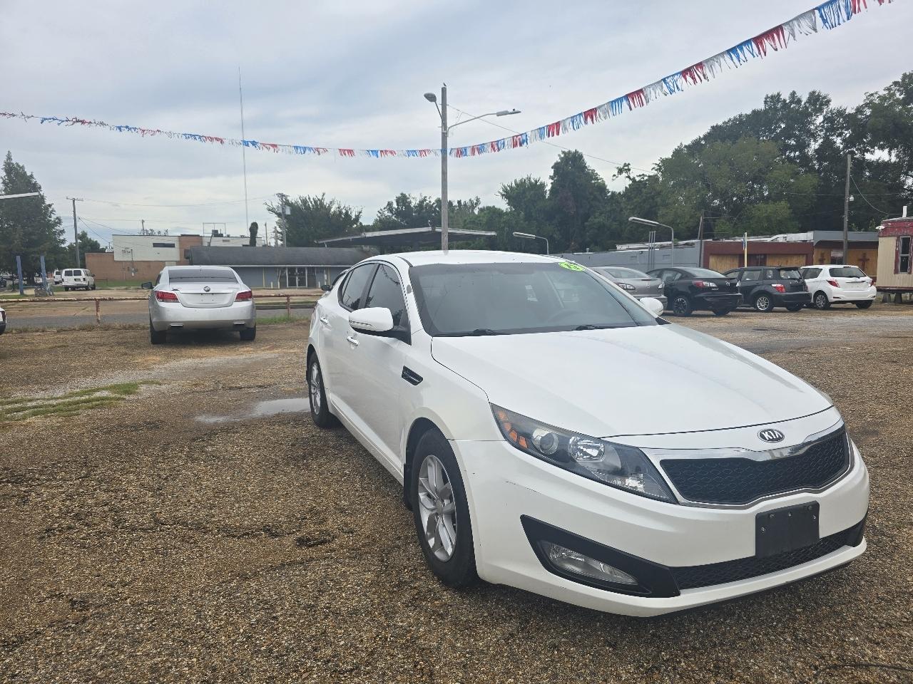 Kia Optima LX MT 2013