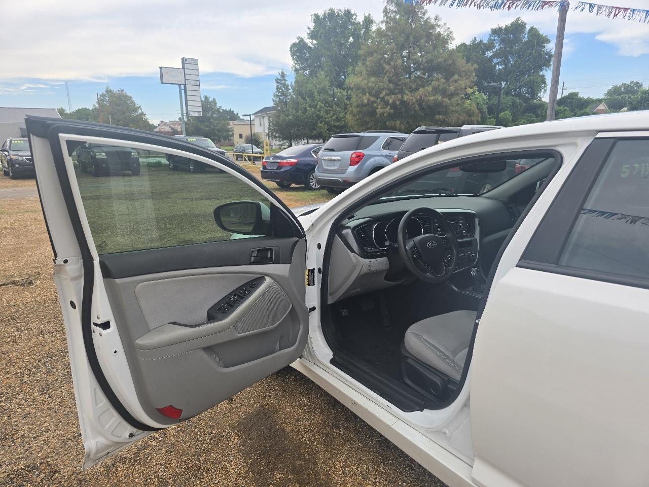 Kia Optima LX MT 2013