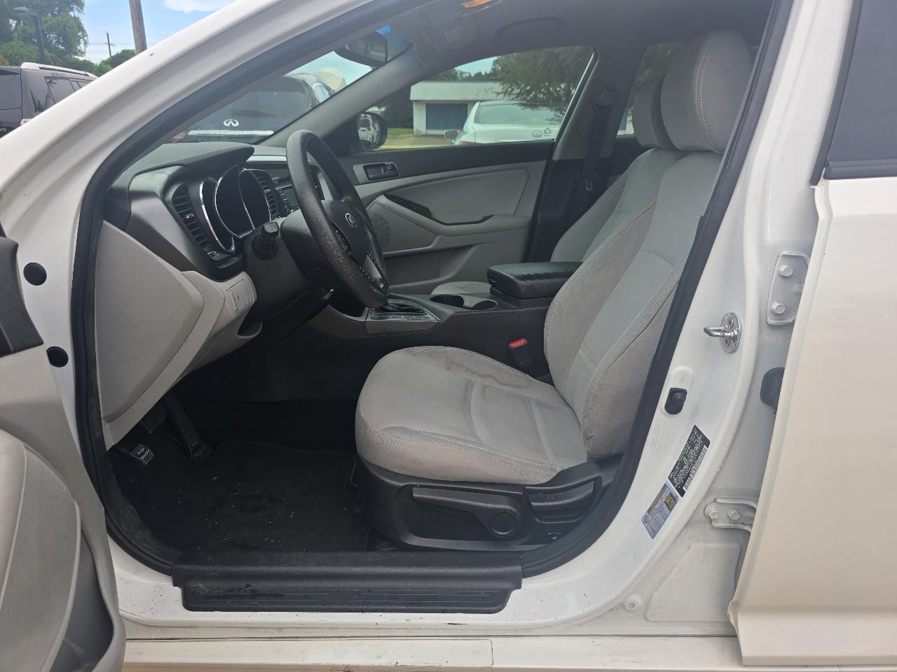 Kia Optima LX MT 2013