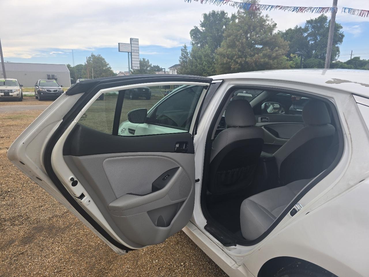 Kia Optima LX MT 2013