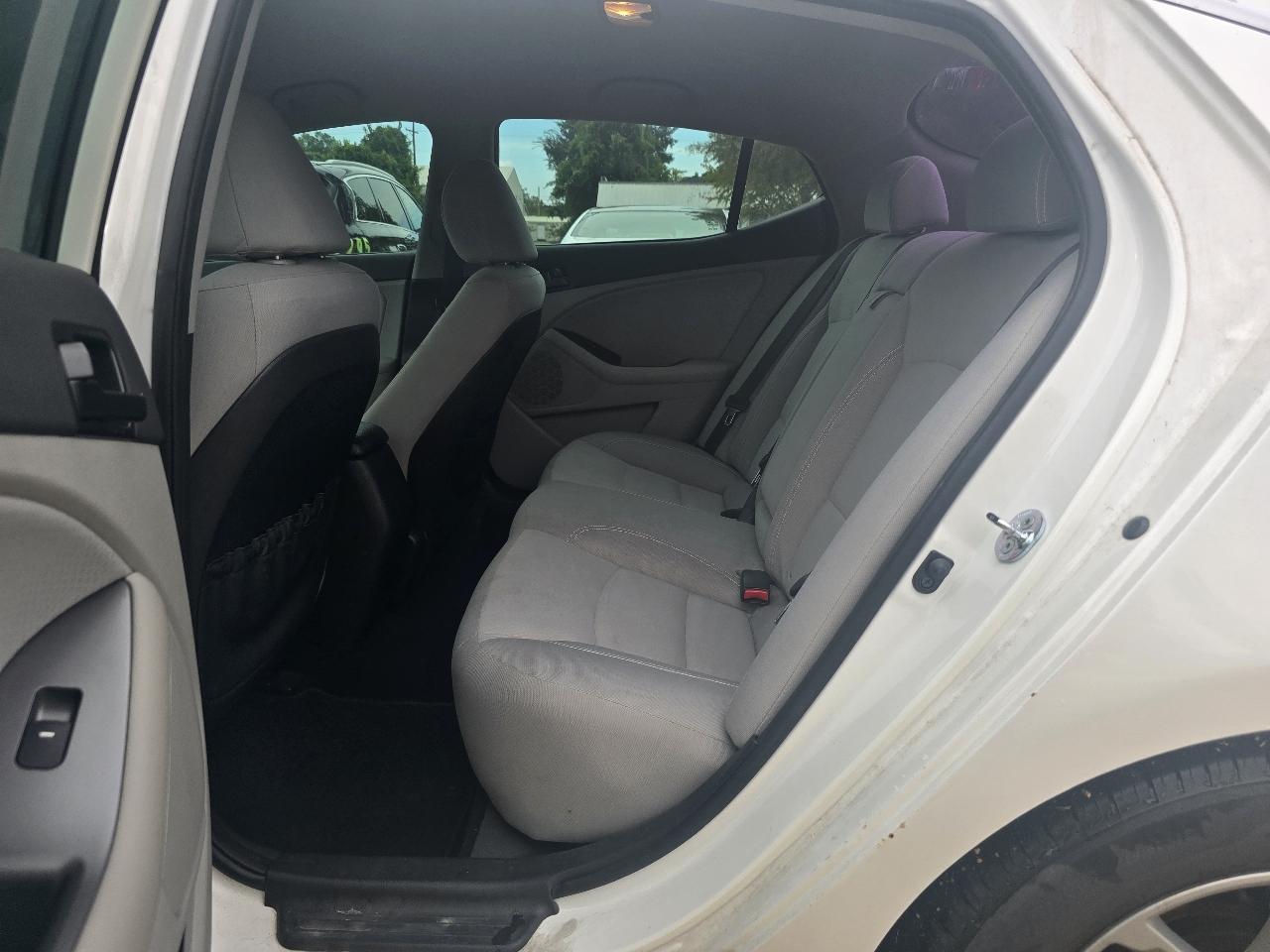 Kia Optima LX MT 2013