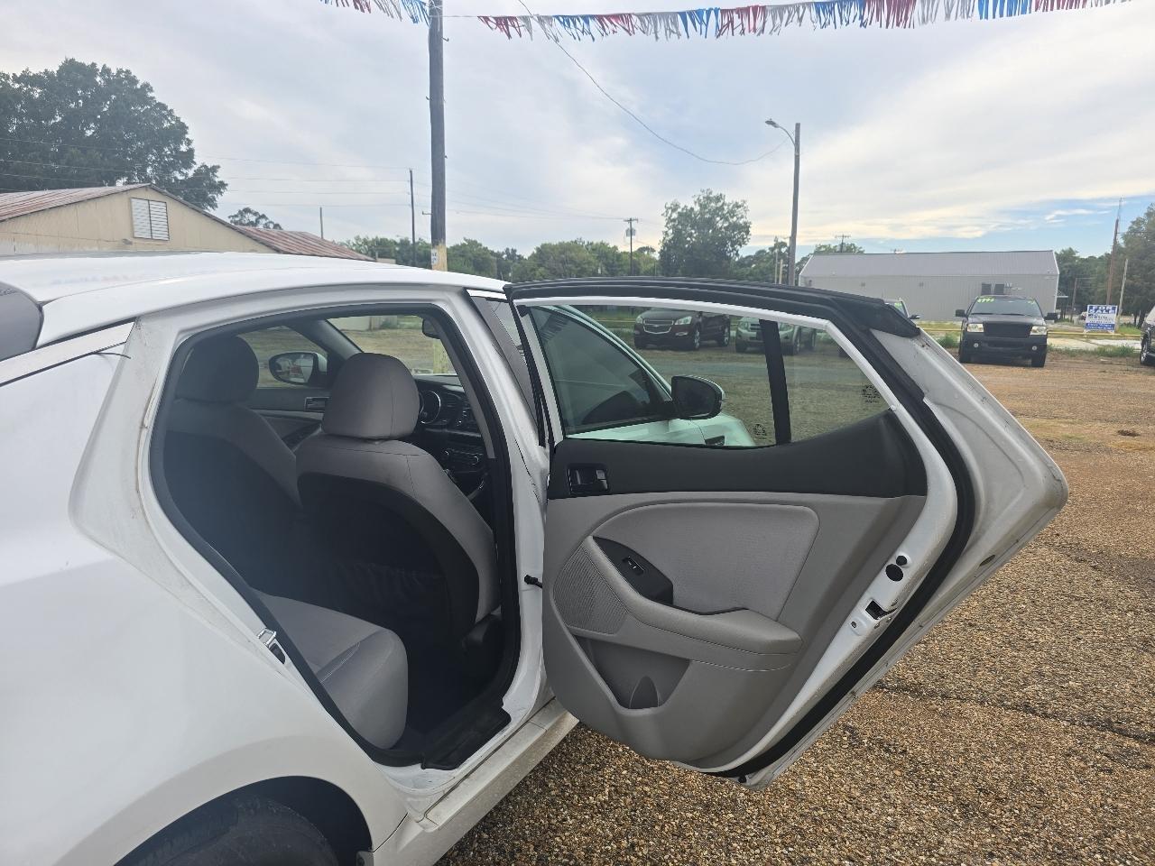 Kia Optima LX MT 2013