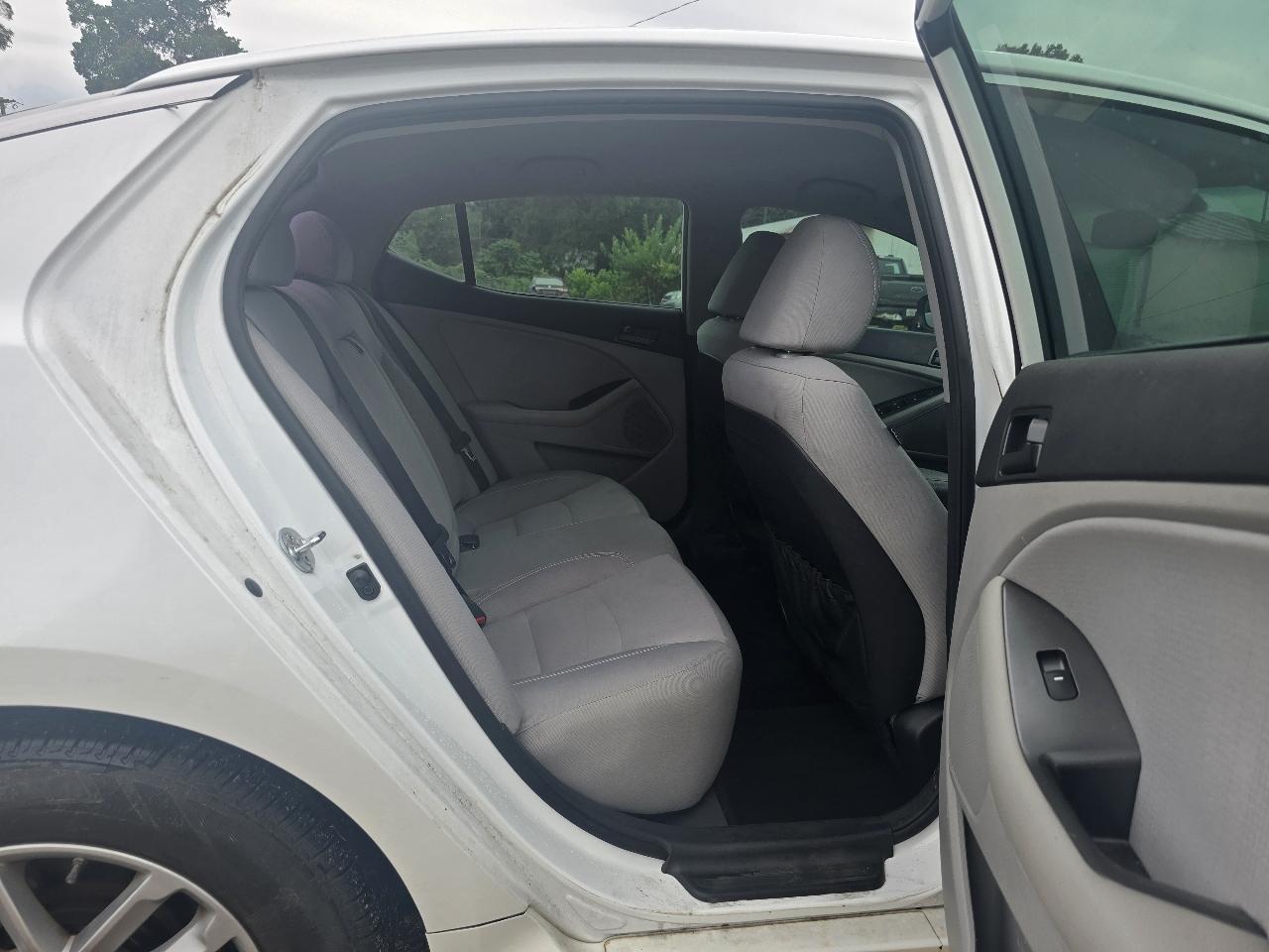 Kia Optima LX MT 2013