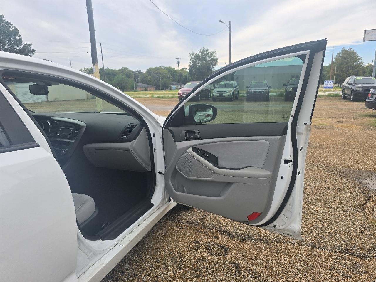 Kia Optima LX MT 2013