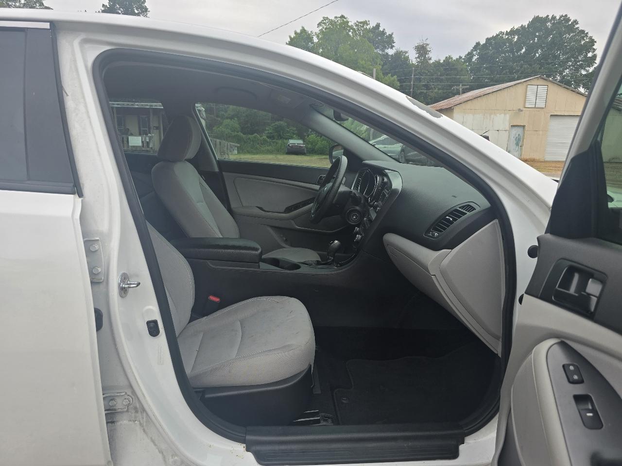 Kia Optima LX MT 2013