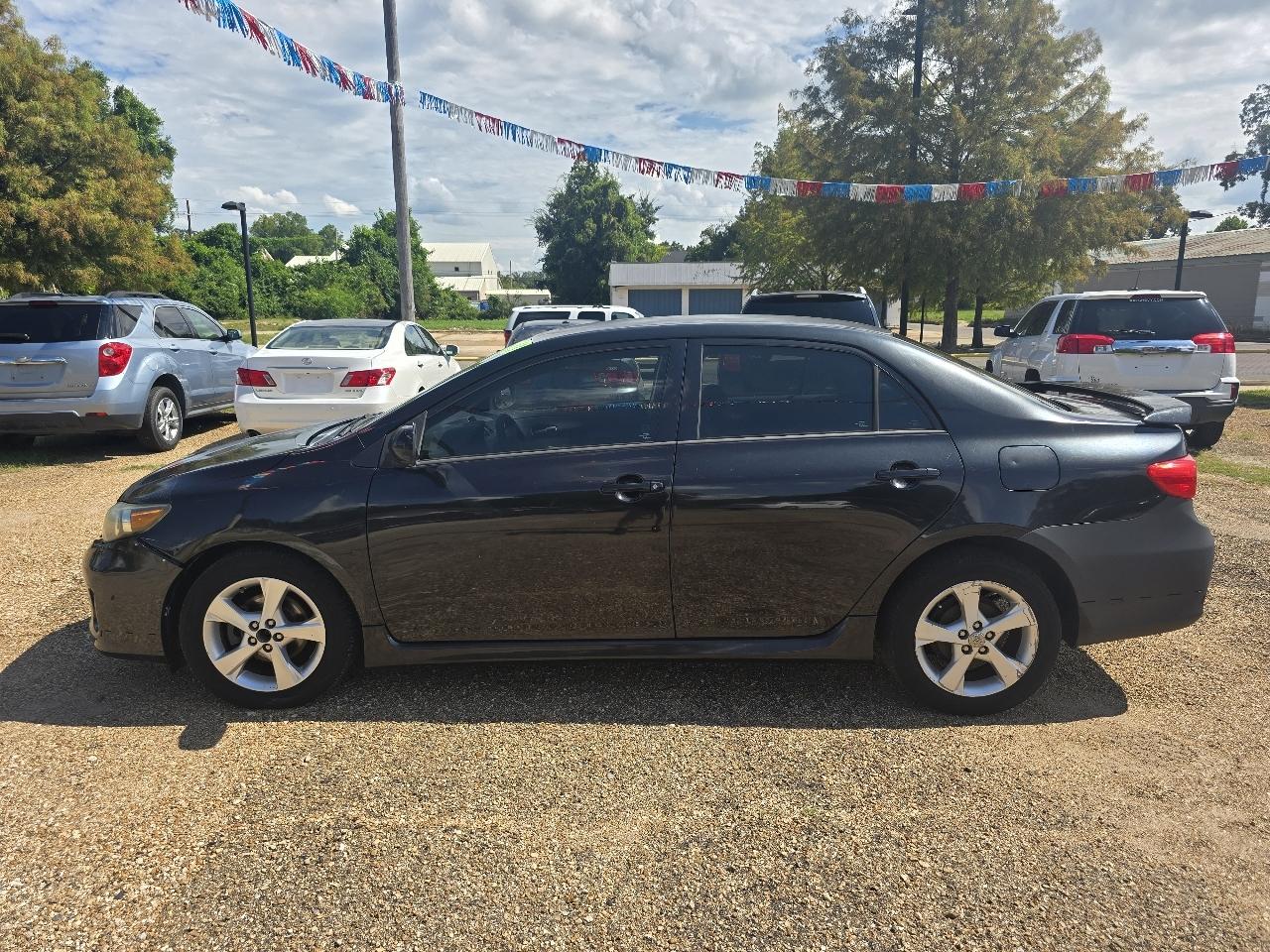 Toyota Corolla S 5-Speed MT 2013