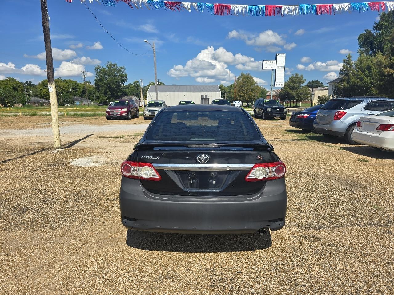 Toyota Corolla S 5-Speed MT 2013