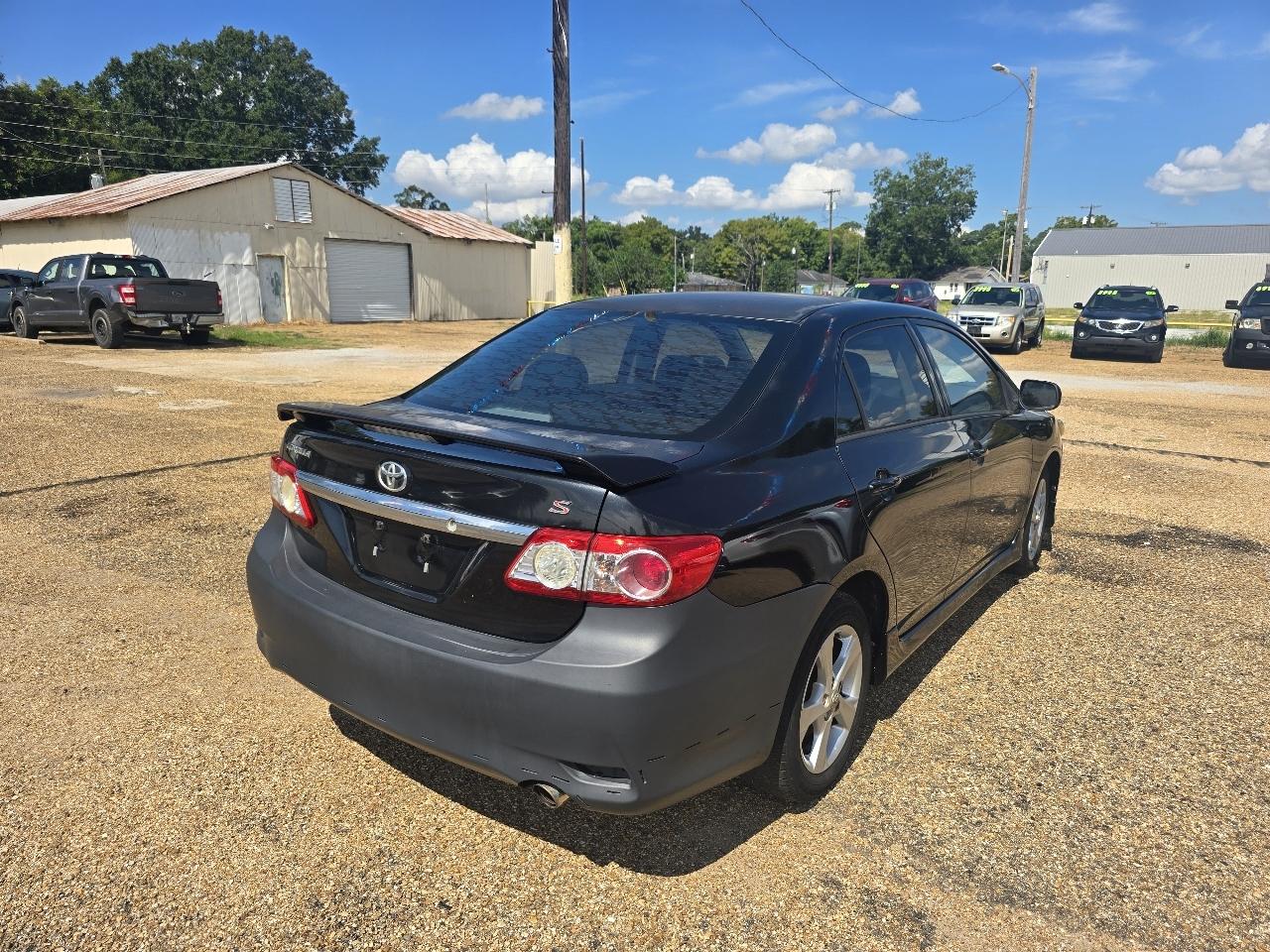 Toyota Corolla S 5-Speed MT 2013