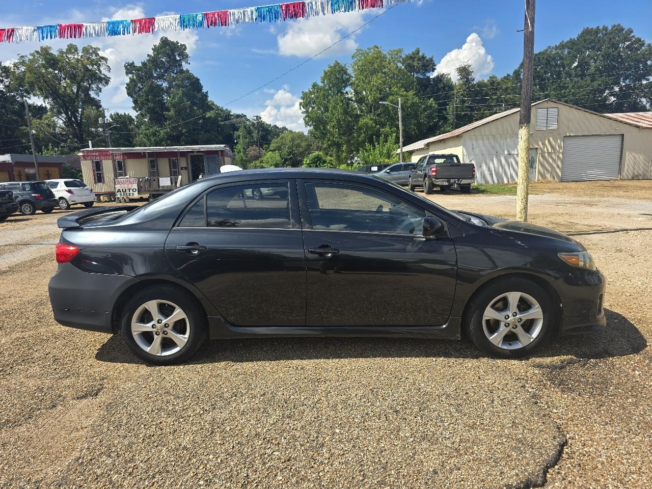 Toyota Corolla S 5-Speed MT 2013