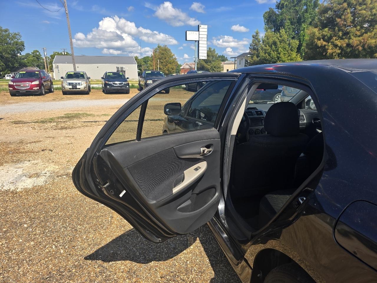 Toyota Corolla S 5-Speed MT 2013