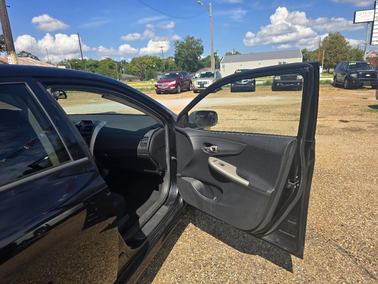 Toyota Corolla S 5-Speed MT 2013