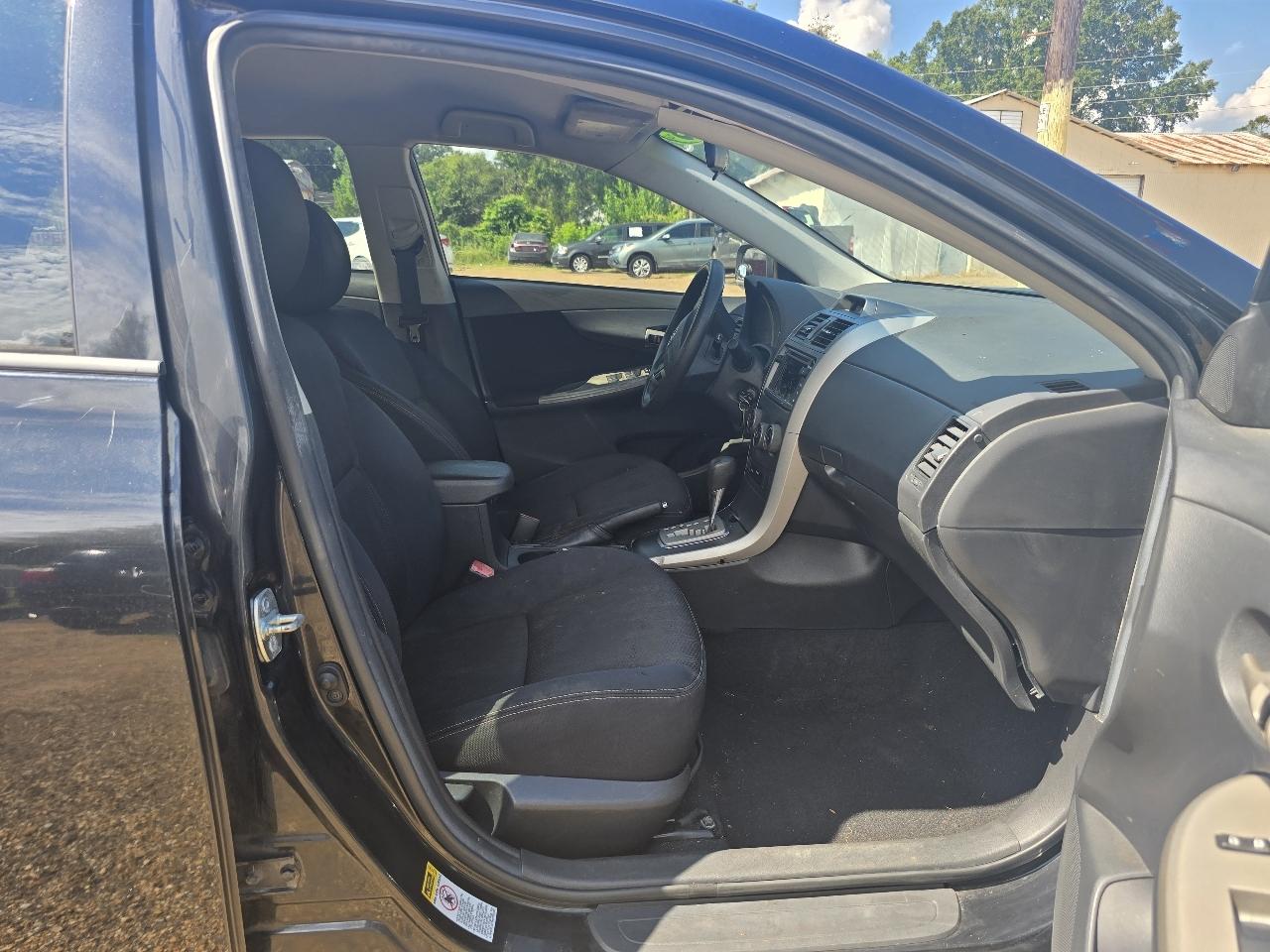Toyota Corolla S 5-Speed MT 2013