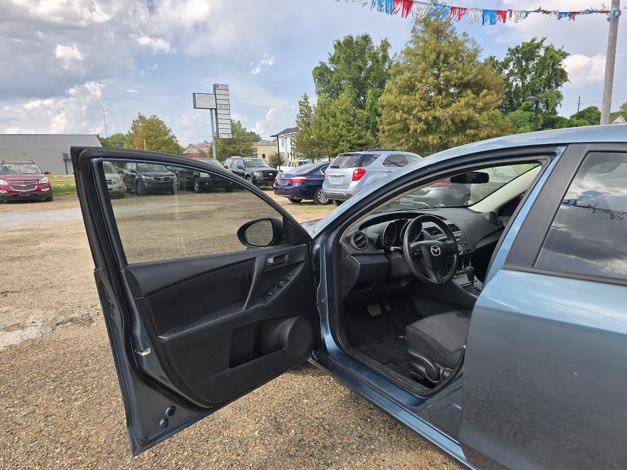Mazda MAZDA3 i Touring 4-door 2010