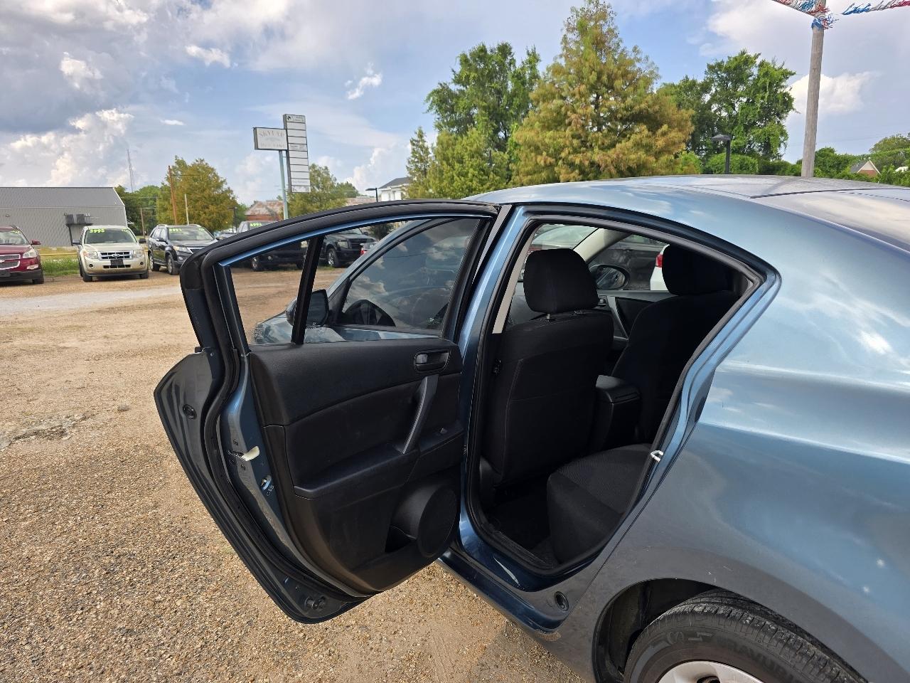 Mazda MAZDA3 i Touring 4-door 2010