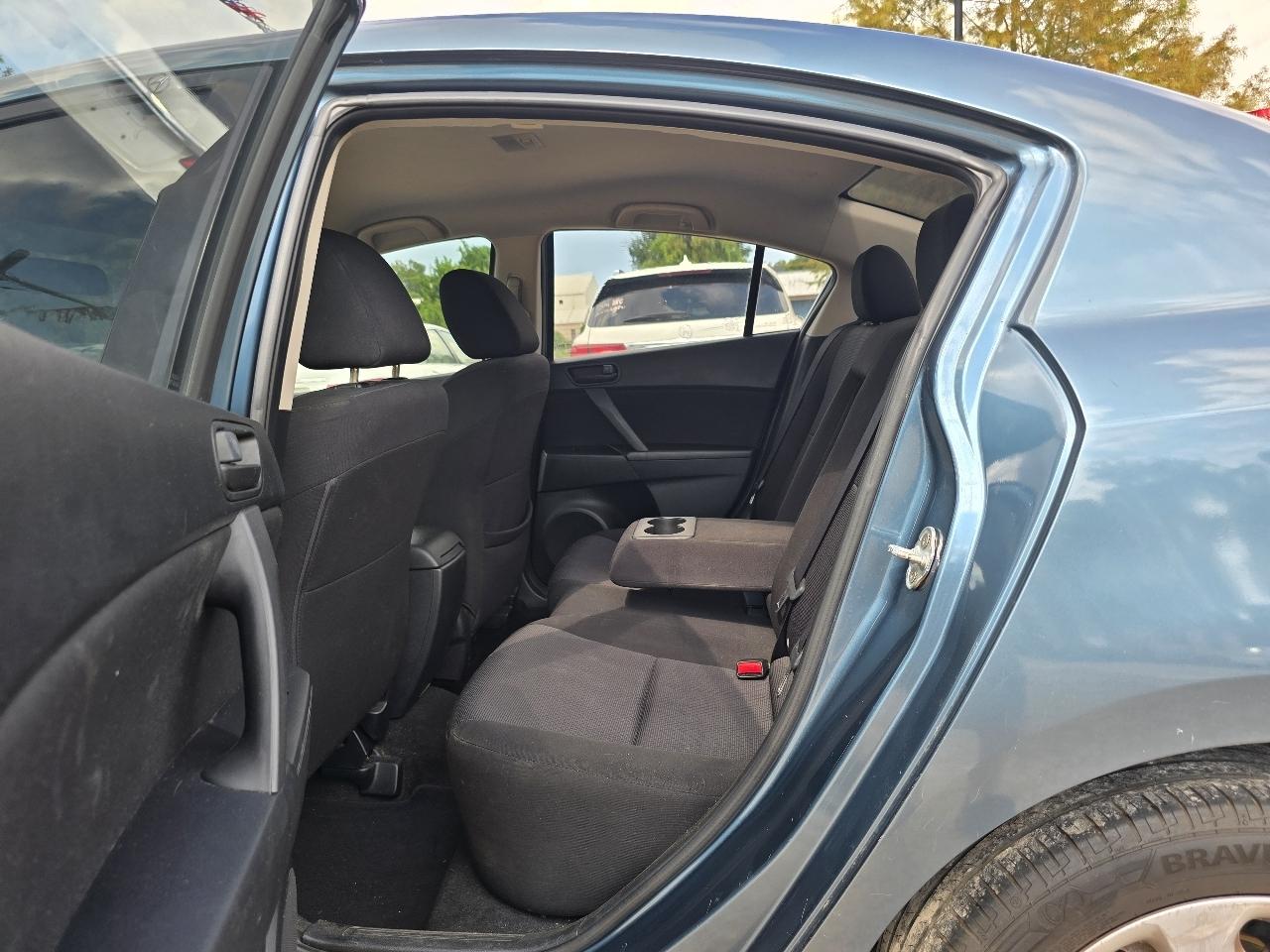 Mazda MAZDA3 i Touring 4-door 2010