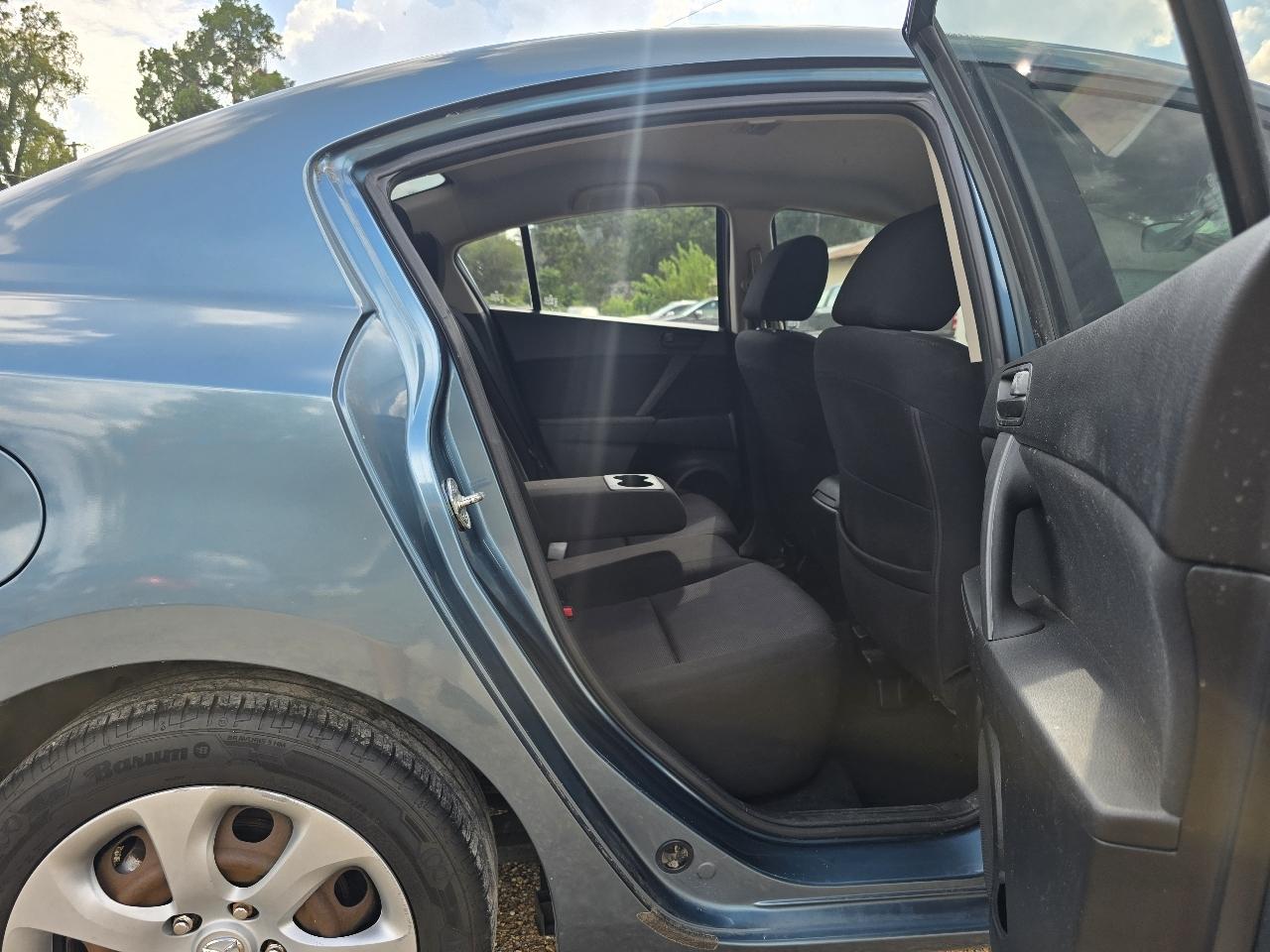 Mazda MAZDA3 i Touring 4-door 2010