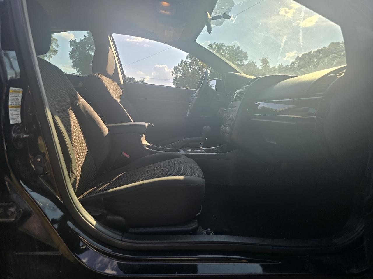 Mitsubishi Galant ES 2012