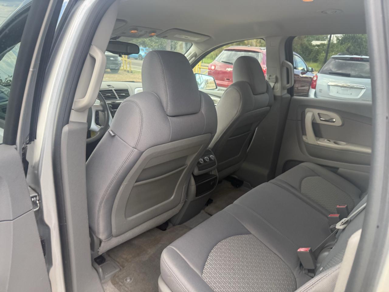Chevrolet Traverse LS FWD w/PDC 2012