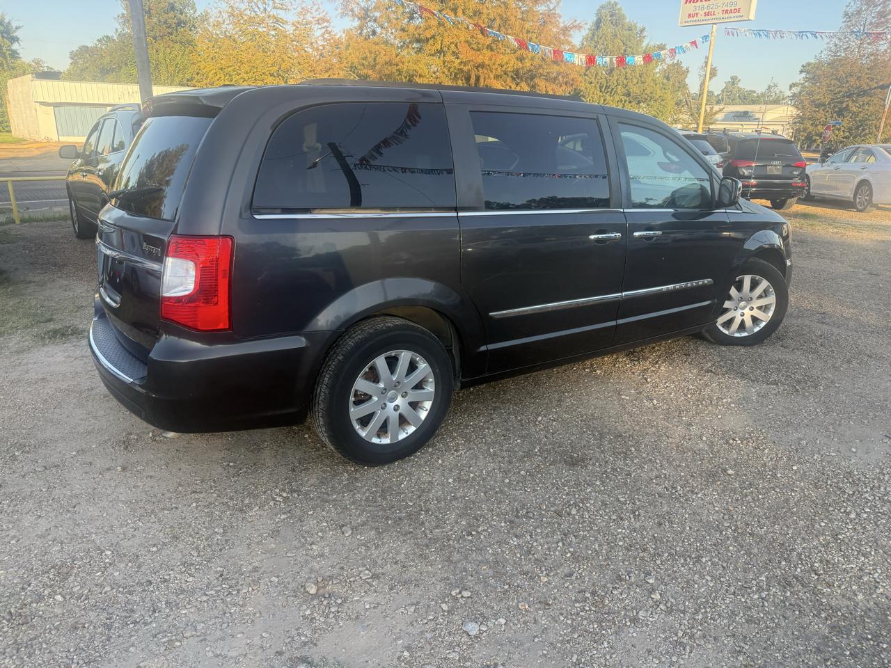 Chrysler Town & Country Touring-L 2012