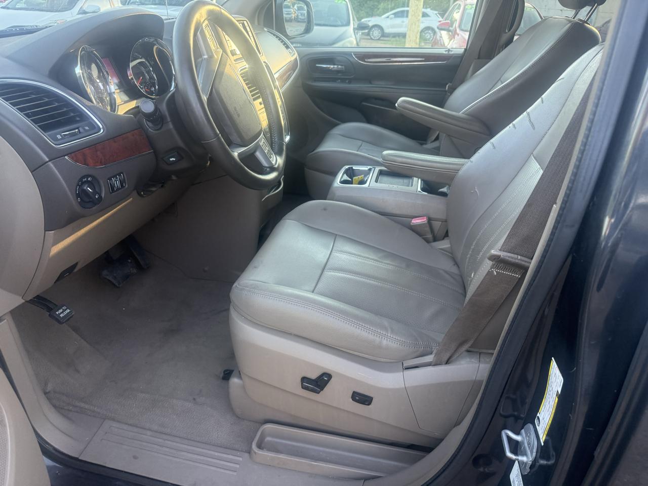 Chrysler Town & Country Touring-L 2012