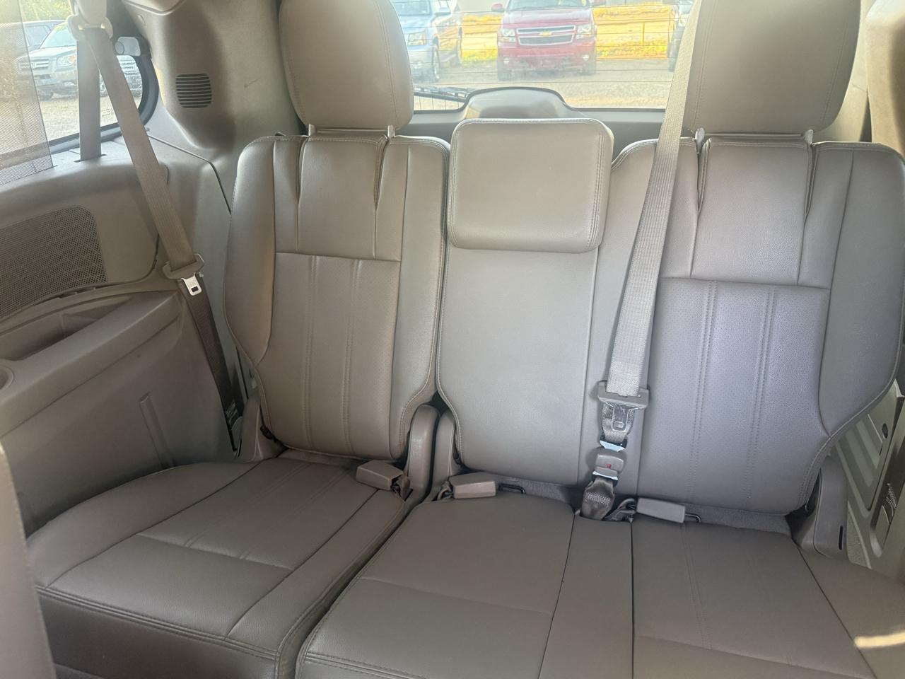 Chrysler Town & Country Touring-L 2012