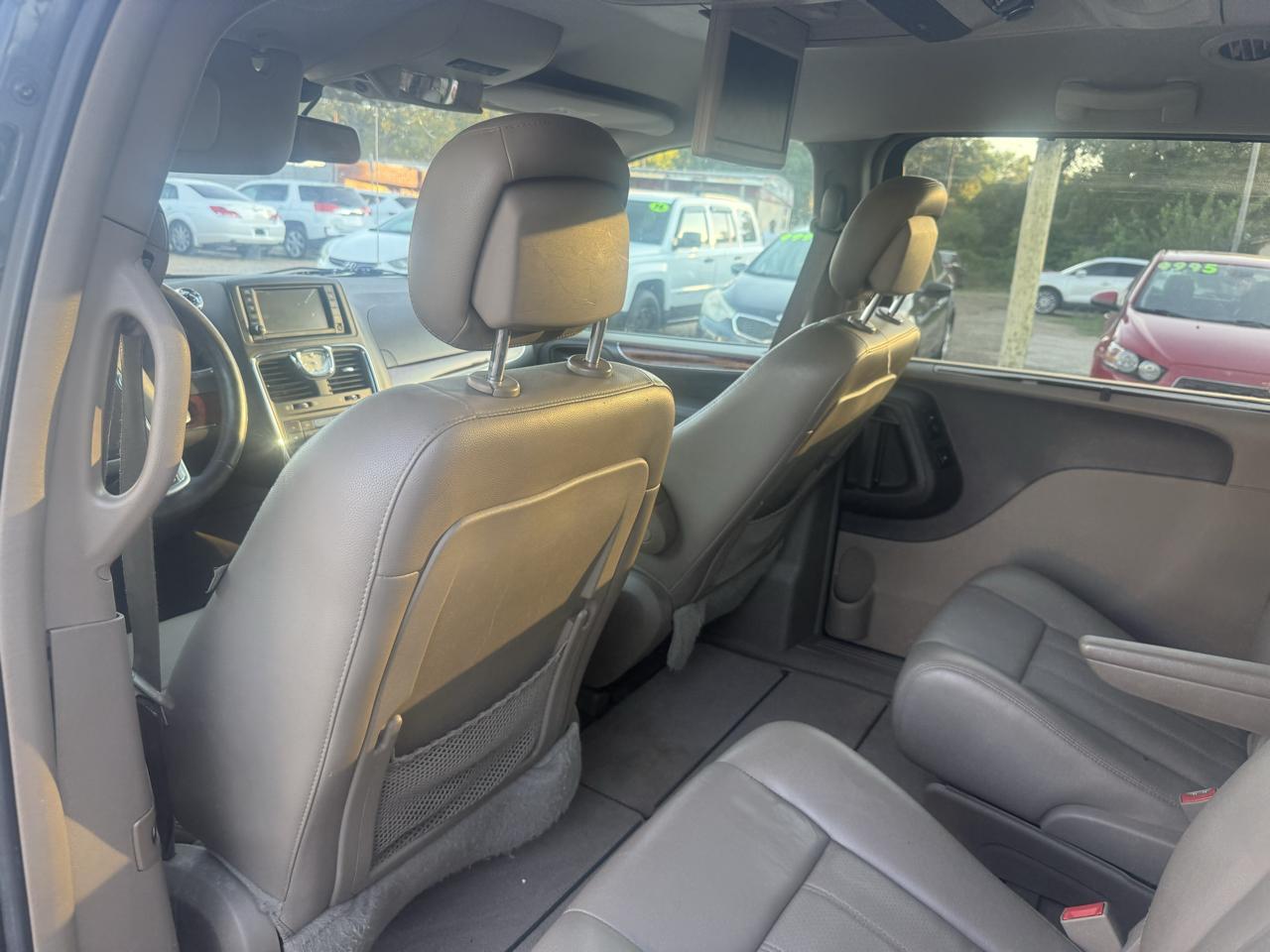 Chrysler Town & Country Touring-L 2012
