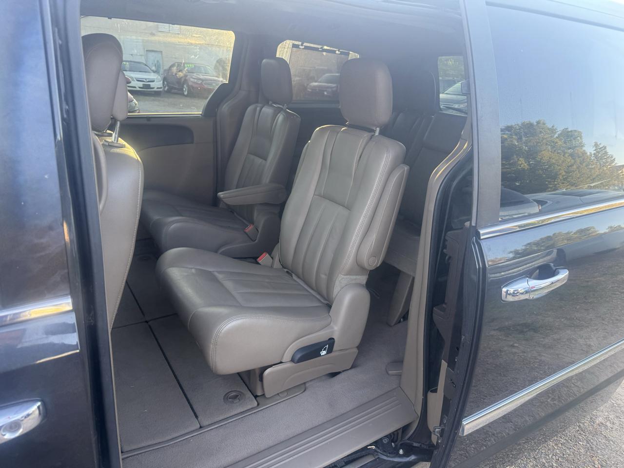 Chrysler Town & Country Touring-L 2012