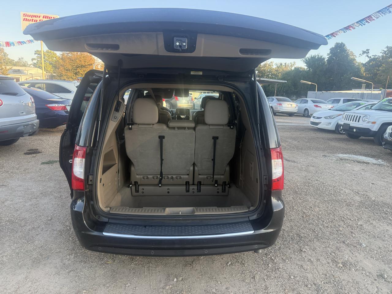 Chrysler Town & Country Touring-L 2012