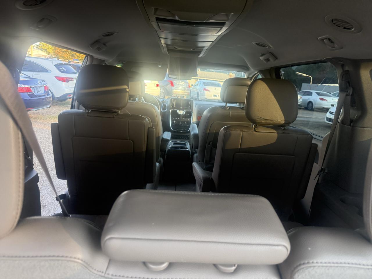 Chrysler Town & Country Touring-L 2012