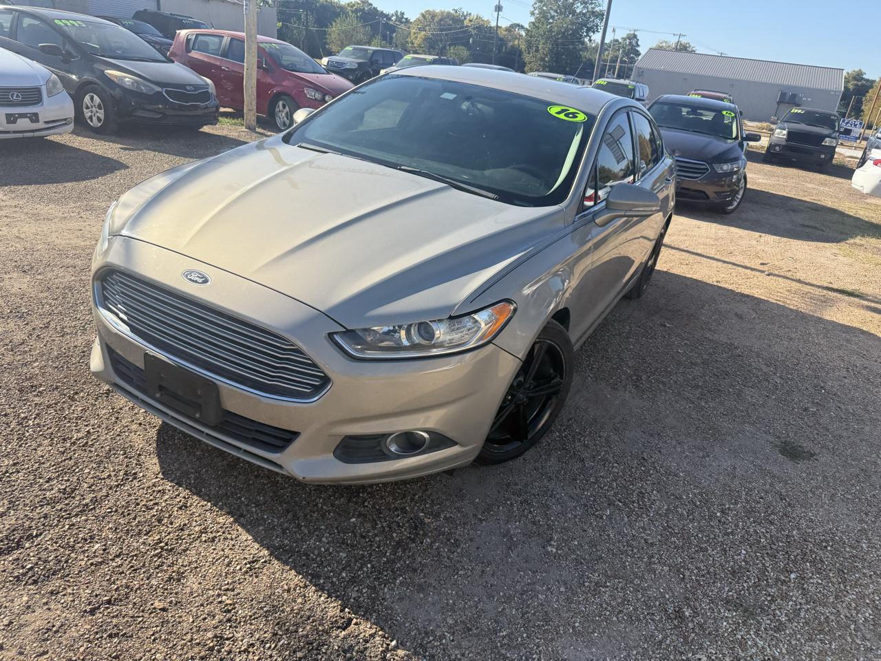 Ford Fusion SE 2016