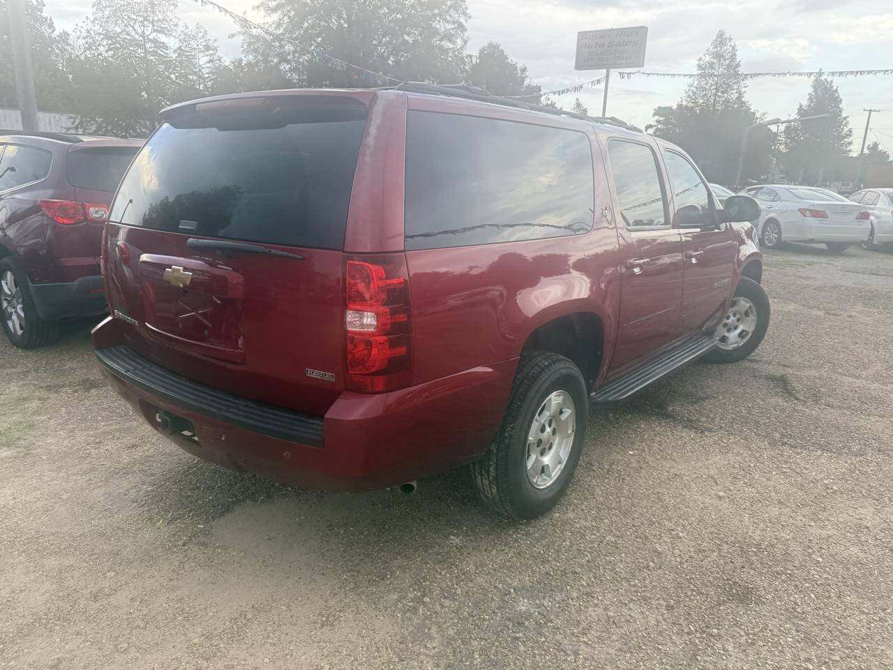 Chevrolet Suburban LT 1500 4WD 2012