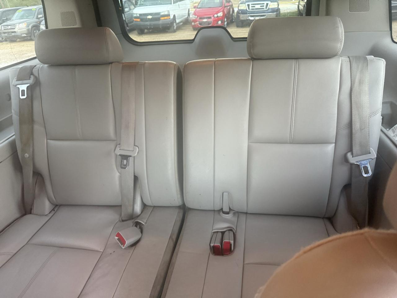Chevrolet Suburban LT 1500 4WD 2012
