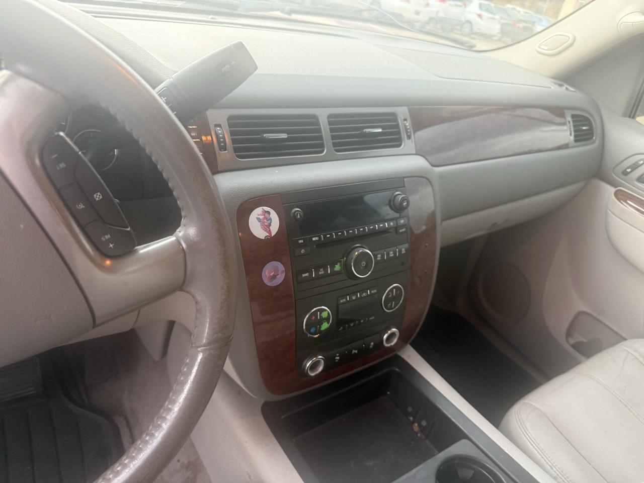 Chevrolet Suburban LT 1500 4WD 2012