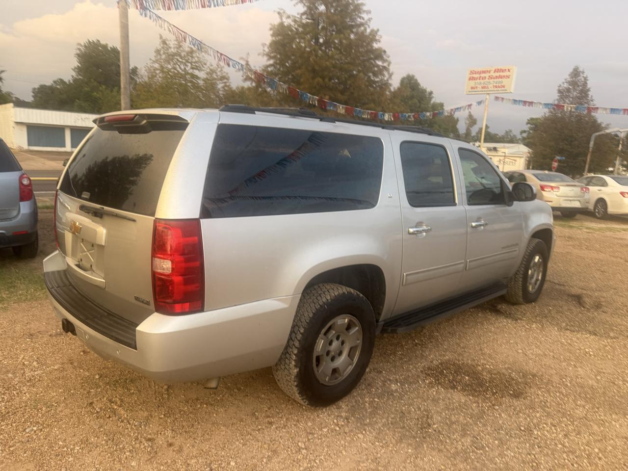 Chevrolet Suburban LT 1500 2WD 2012