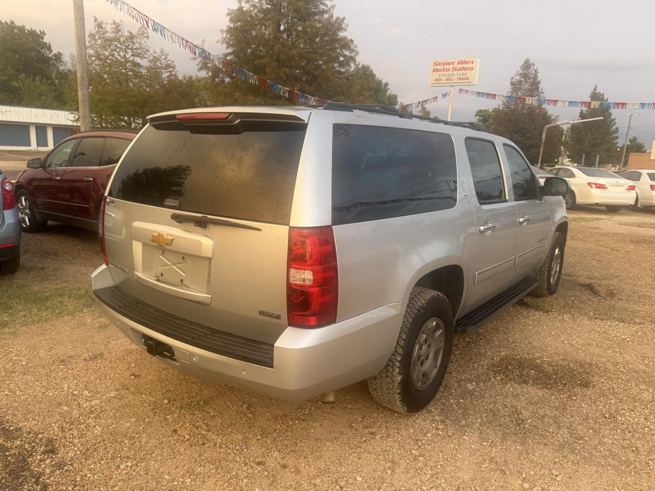 Chevrolet Suburban LT 1500 2WD 2012