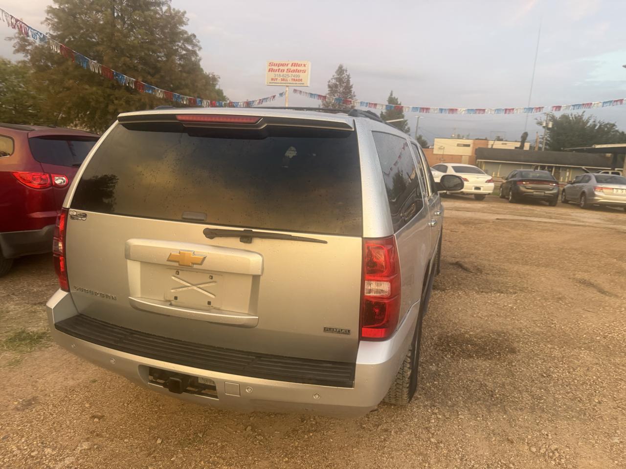 Chevrolet Suburban LT 1500 2WD 2012