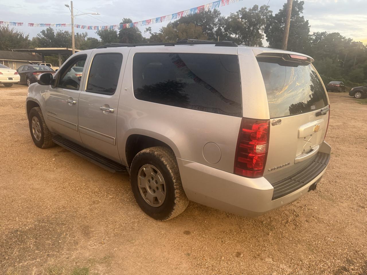 Chevrolet Suburban LT 1500 2WD 2012