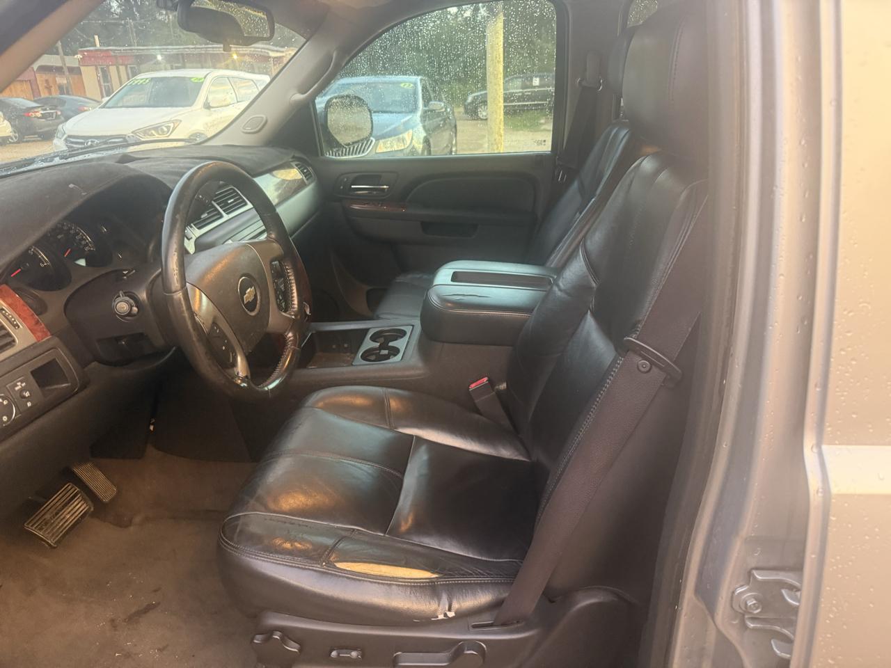 Chevrolet Suburban LT 1500 2WD 2012