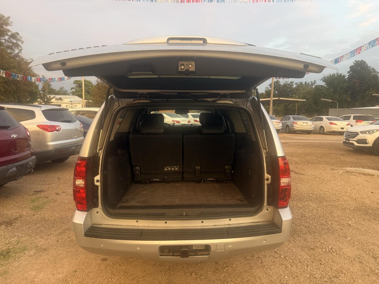 Chevrolet Suburban LT 1500 2WD 2012