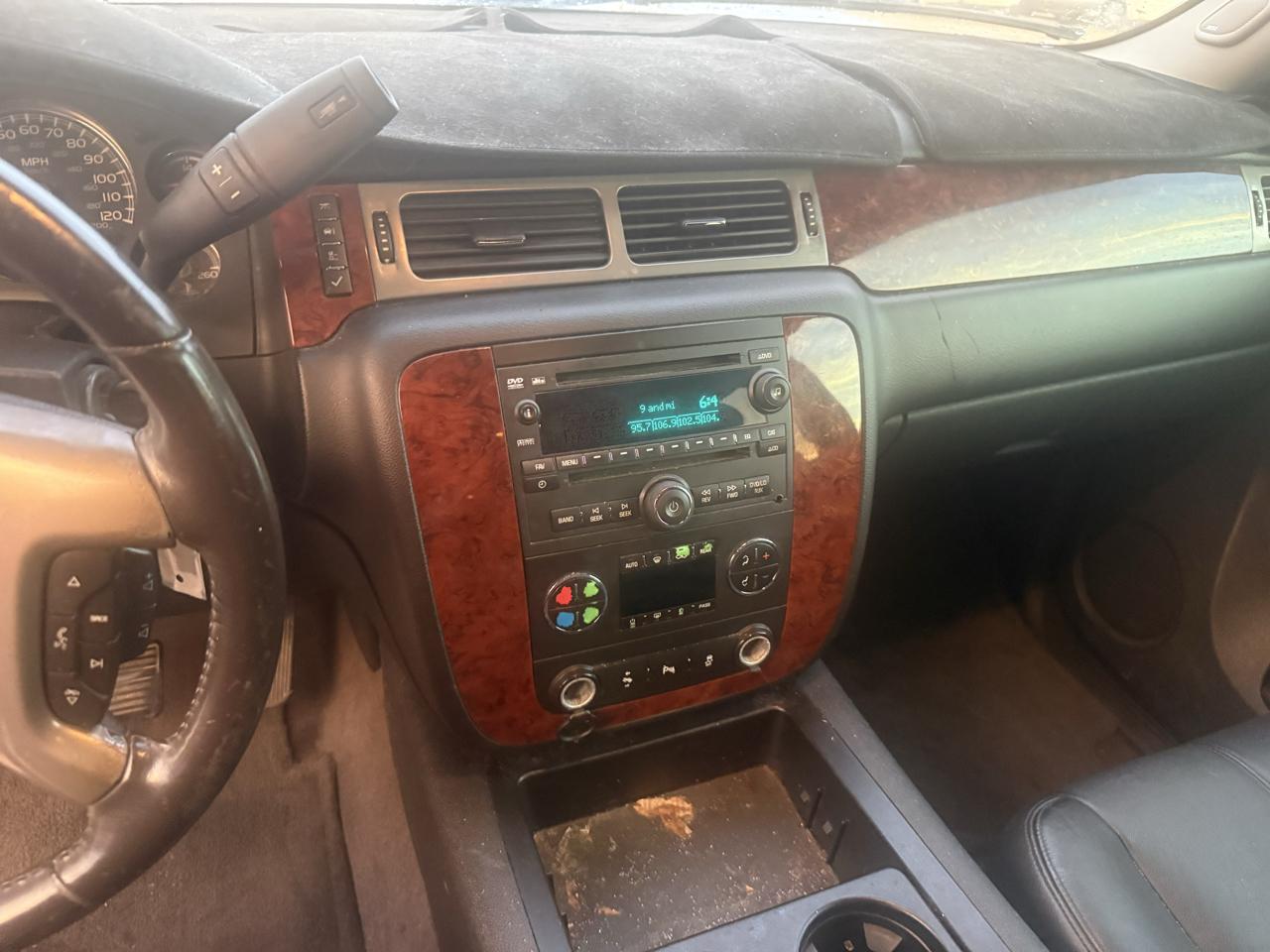 Chevrolet Suburban LT 1500 2WD 2012