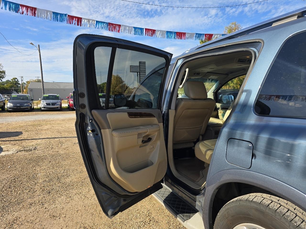 Nissan Armada SL 2WD 2011