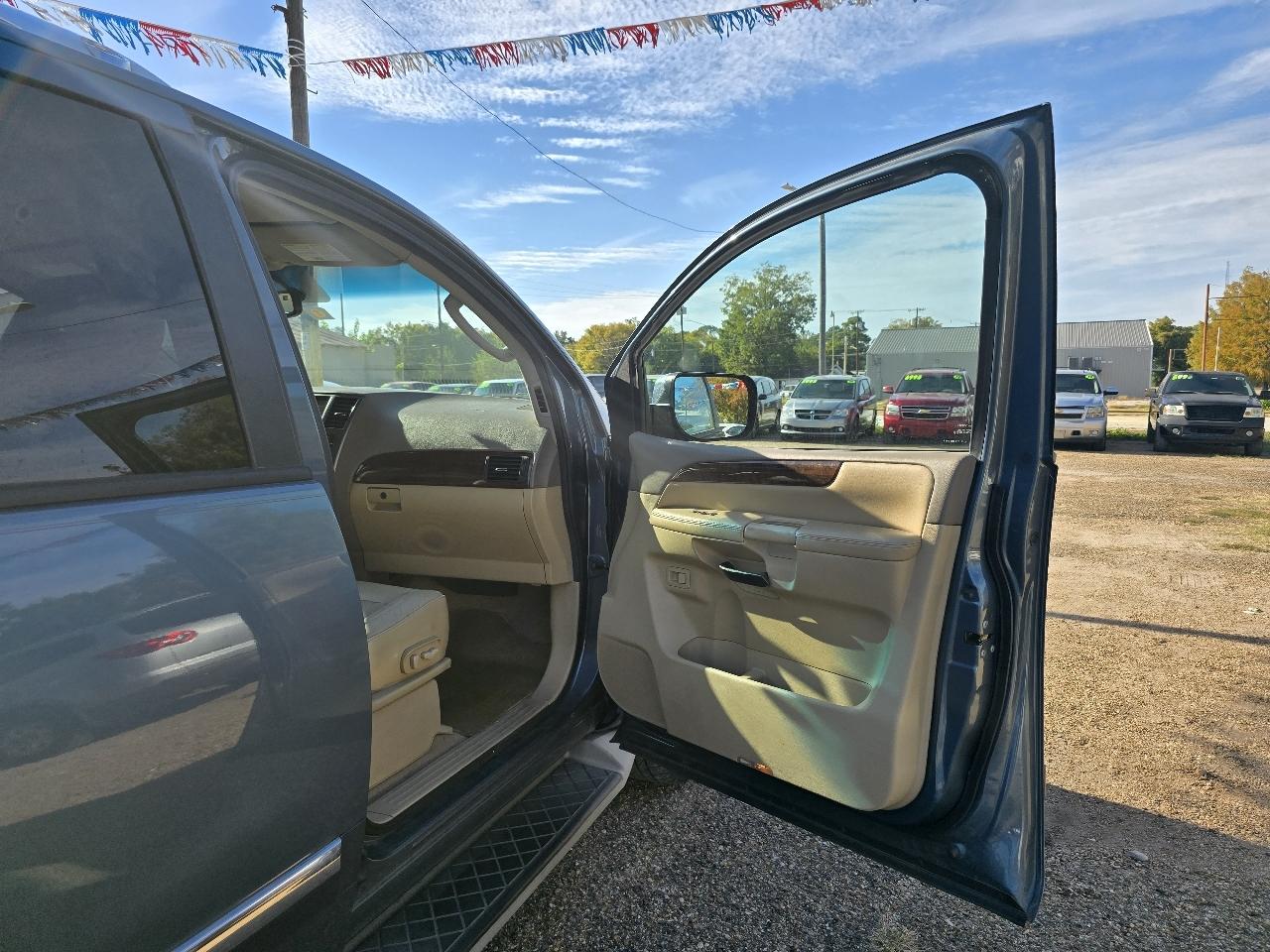 Nissan Armada SL 2WD 2011