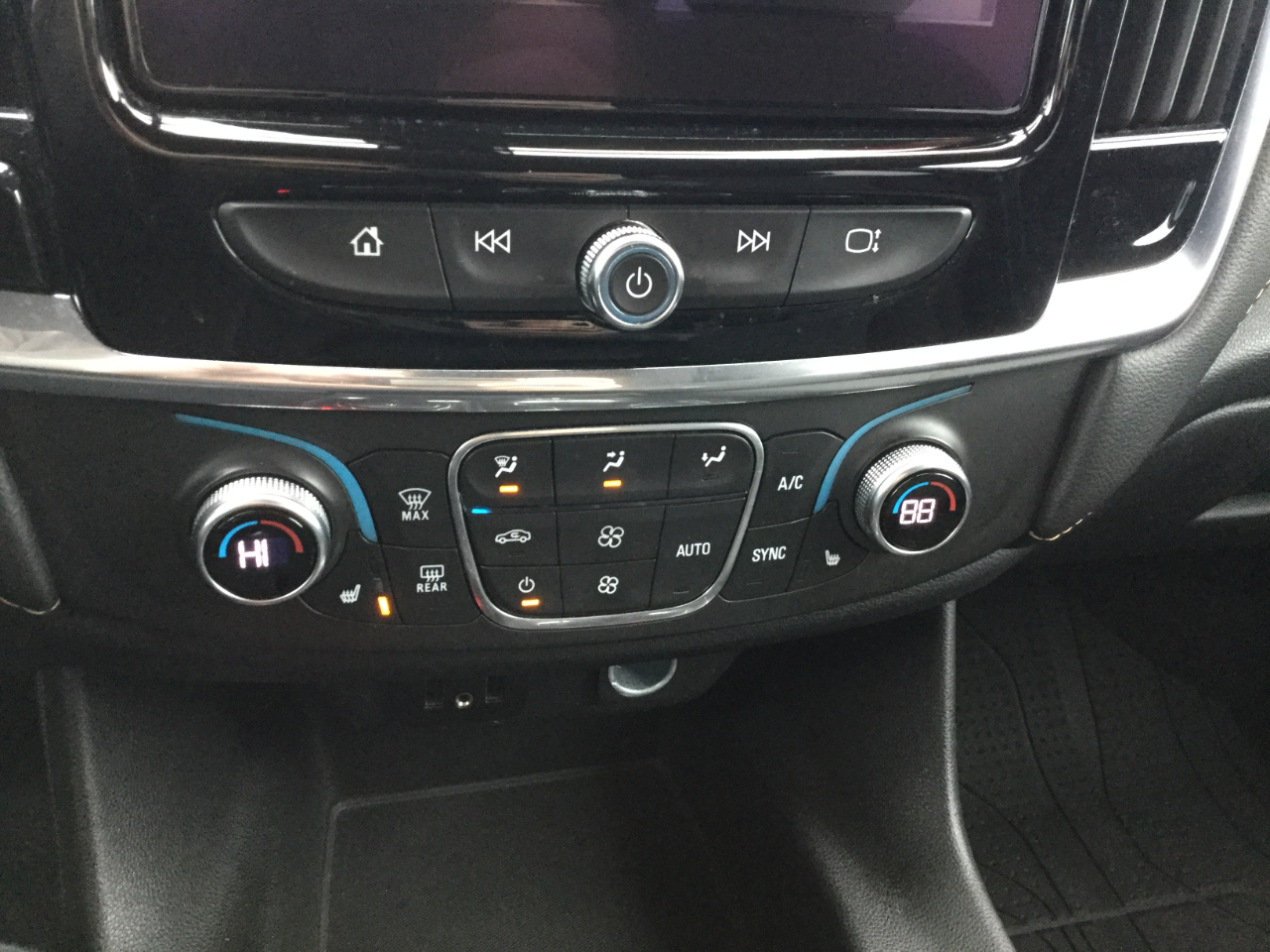 Chevrolet Traverse FWD 4dr LT Cloth w/1LT 2019