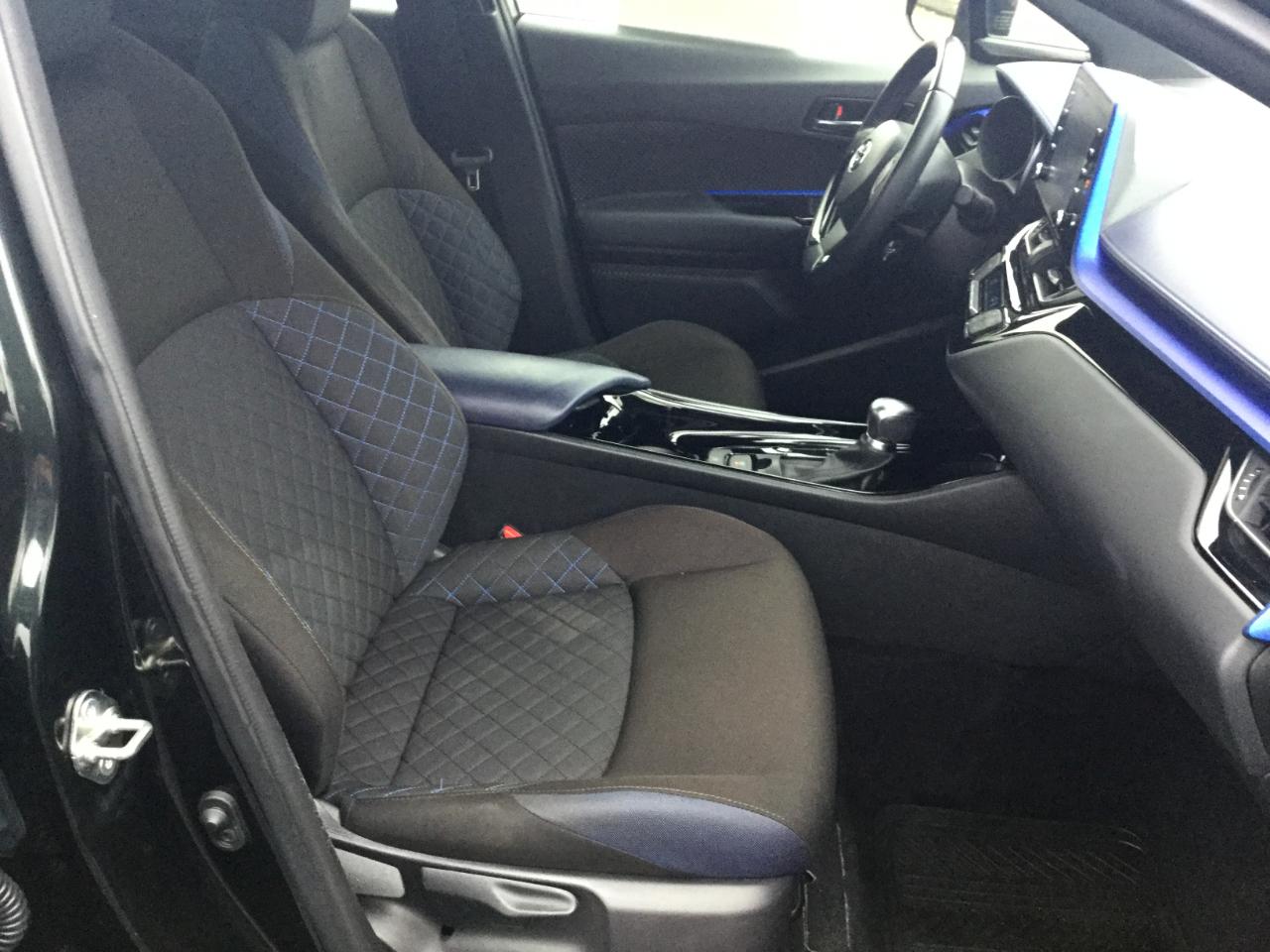 Toyota C-HR LE FWD (Natl) 2021