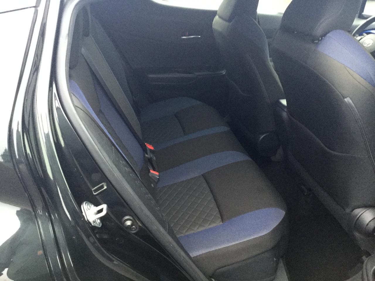 Toyota C-HR LE FWD (Natl) 2021