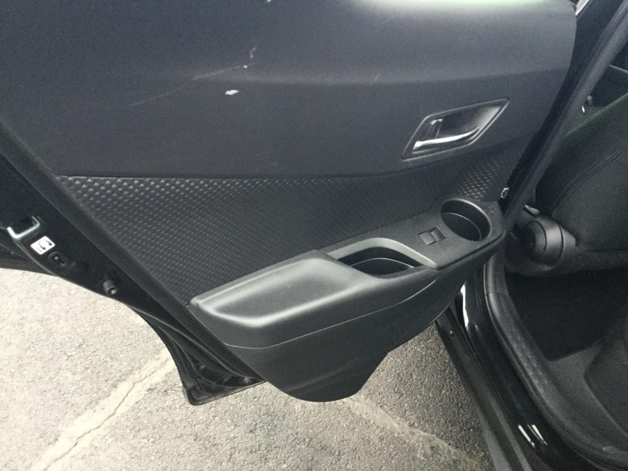 Toyota C-HR LE FWD (Natl) 2021