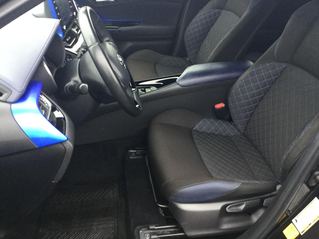 Toyota C-HR LE FWD (Natl) 2021