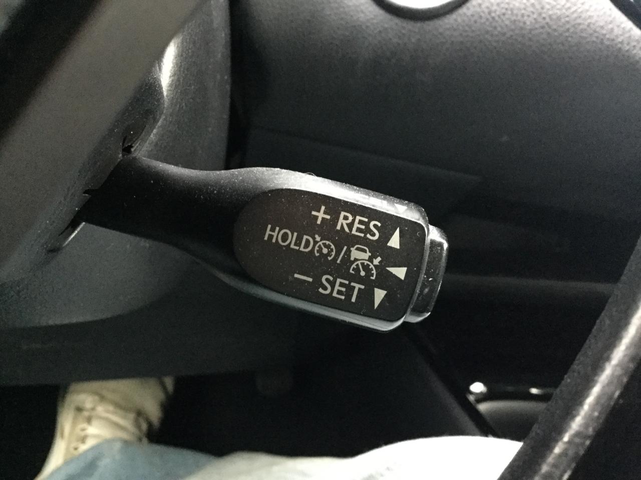 Toyota C-HR LE FWD (Natl) 2021